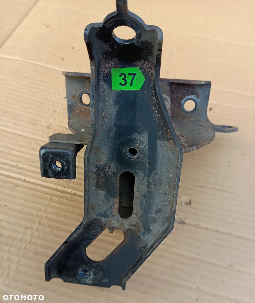 Toyota Yaris II 1.4 D4D  łapa poduszka skrzyni biegów - 2