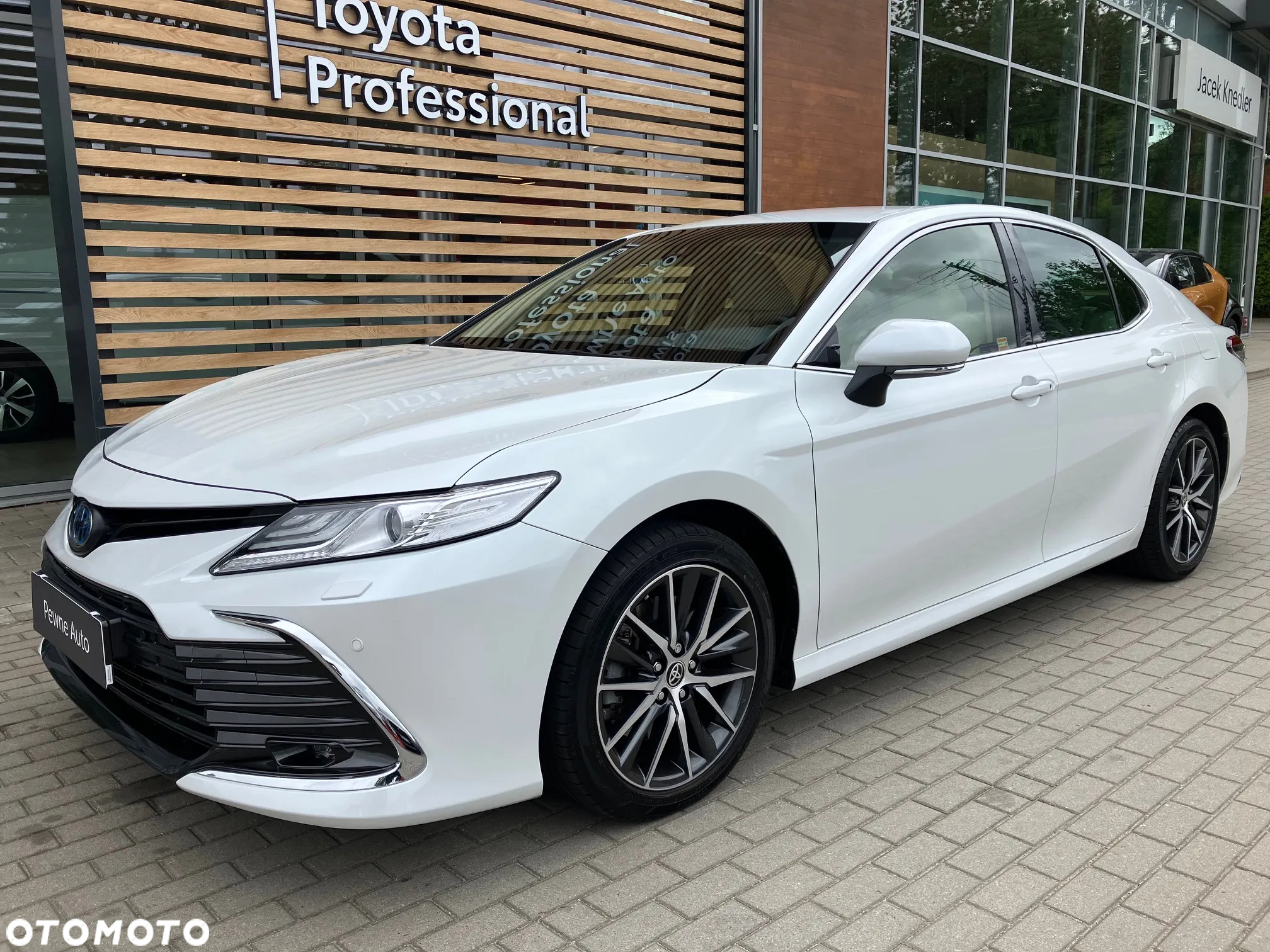 Toyota Camry 2.5 Hybrid Executive CVT - 2