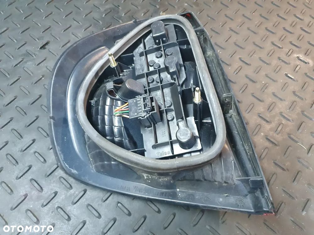 RENAULT THALIA I LAMPA PRAWY TYŁ PRAWA TYLNA WTYCZKA INSTALACJA POSIADAM 4 SZT - 11