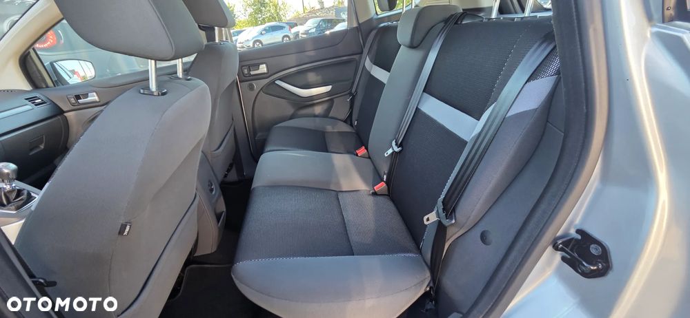 Ford Kuga 2.0 TDCi 2x4 Titanium - 29