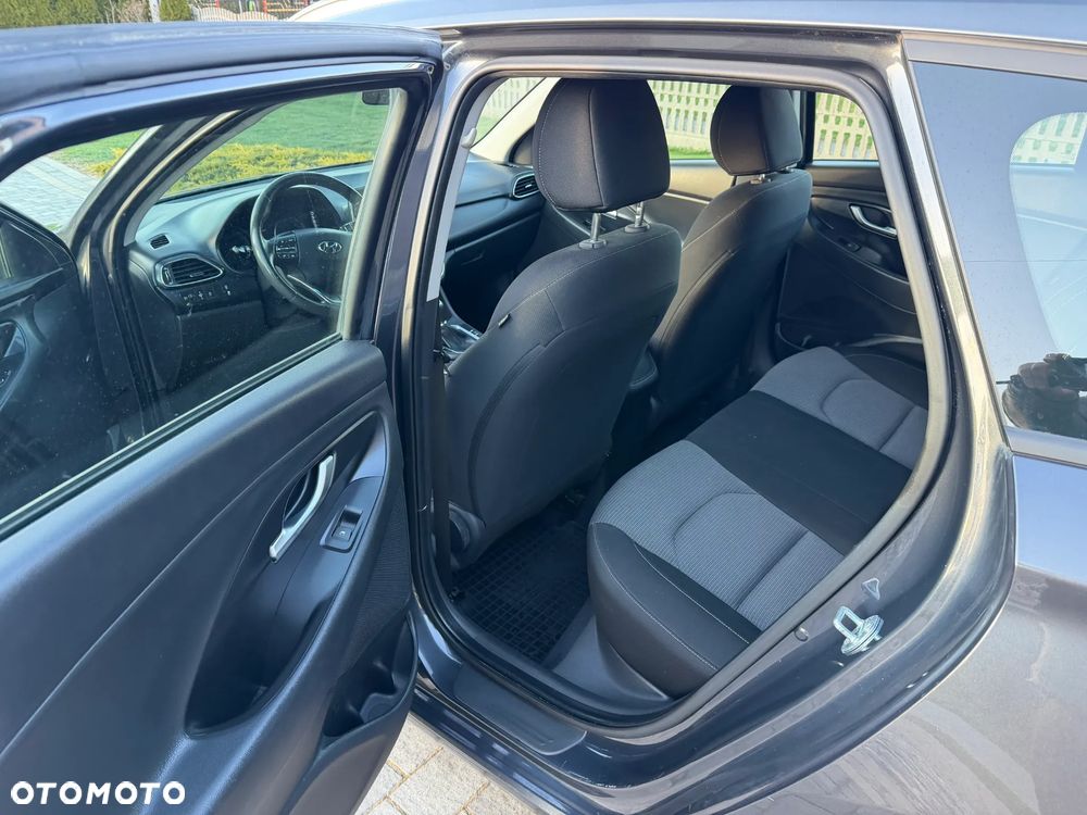 Hyundai i30 1.5 DPI Classic + - 10