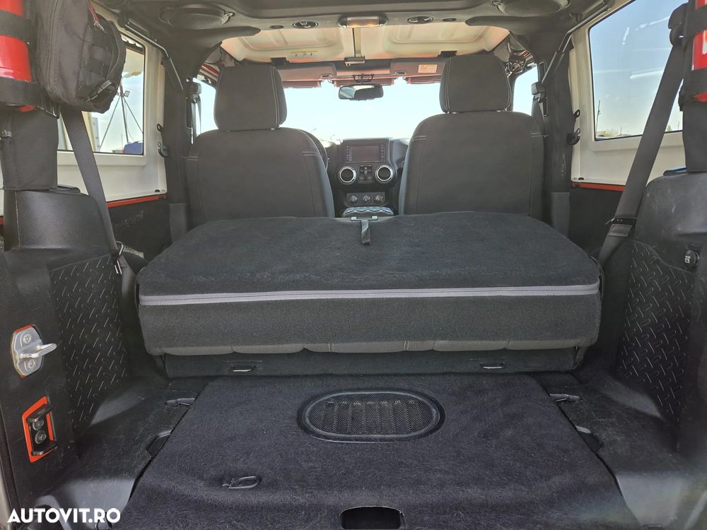 Jeep Wrangler 2.8 CRD AT Rubicon - 29