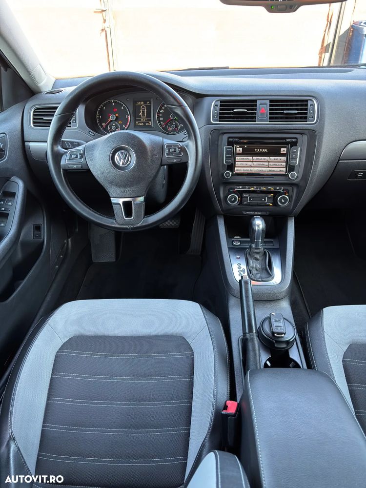 Volkswagen Jetta 2.0 TDI DSG Highline - 8