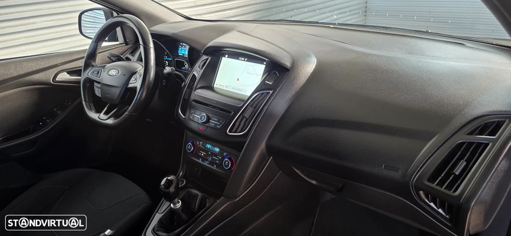 Ford Focus SW 1.5 TDCi EcoBlue ST-Line - 23