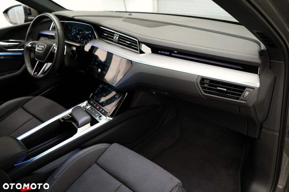 Audi Q8 Sportback e-tron - 17