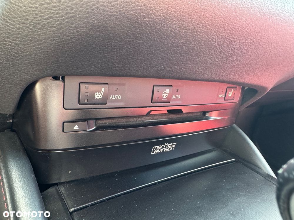 Lexus ES 300h F Sport - 39