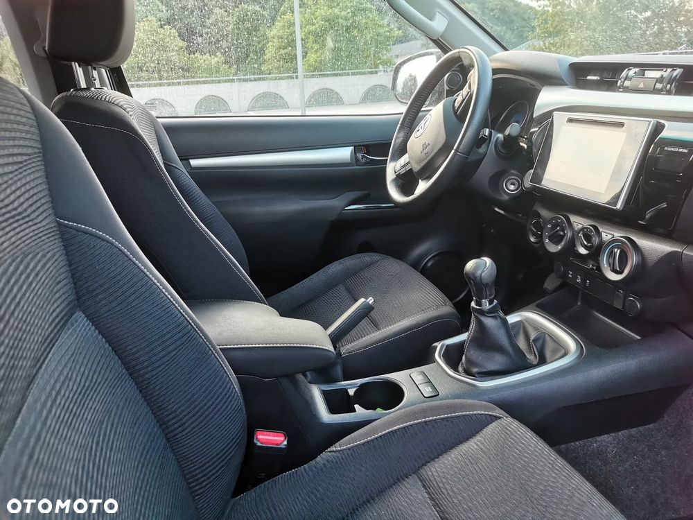 Toyota Hilux 2.4 D-4D Extra Cab DLX 4x4 - 2