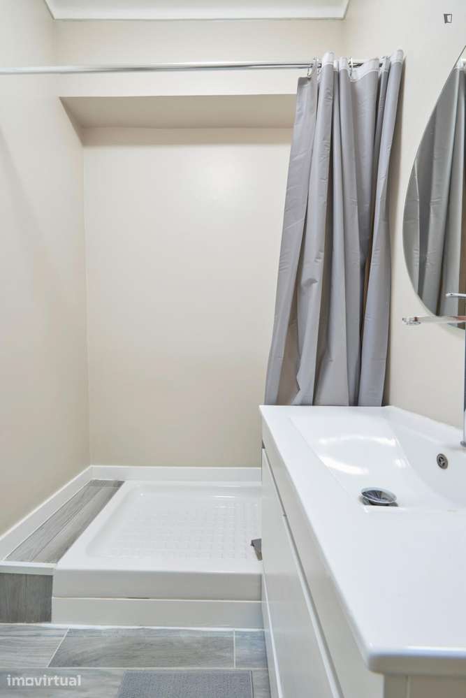 Quarto - localizado em Olaias Lisbon - Grande imagem: 3/24