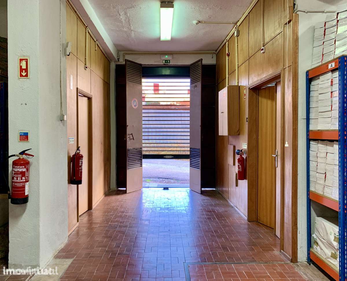 ARMAZÉM PARA TODAS AS ATIVIDADES, a 300 metros do METRO de Odivelas - Grande imagem: 5/10