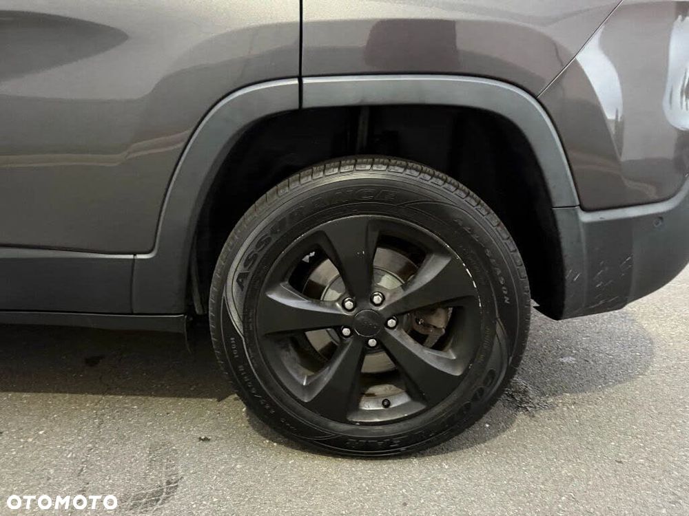 Jeep Cherokee - 33