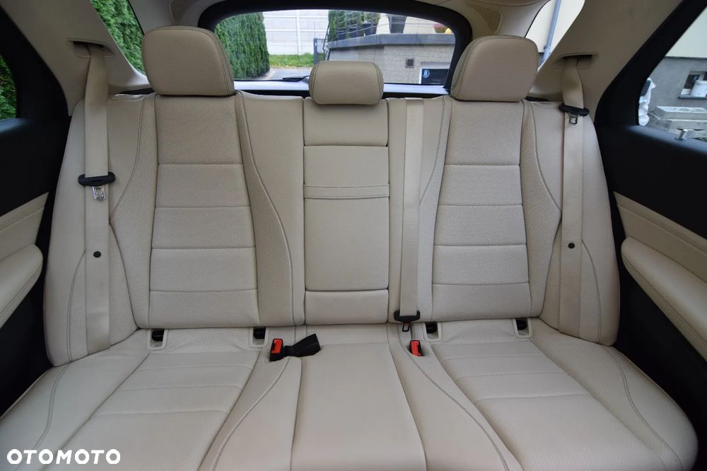 Mercedes-Benz GLE 300 d 4-Matic - 13