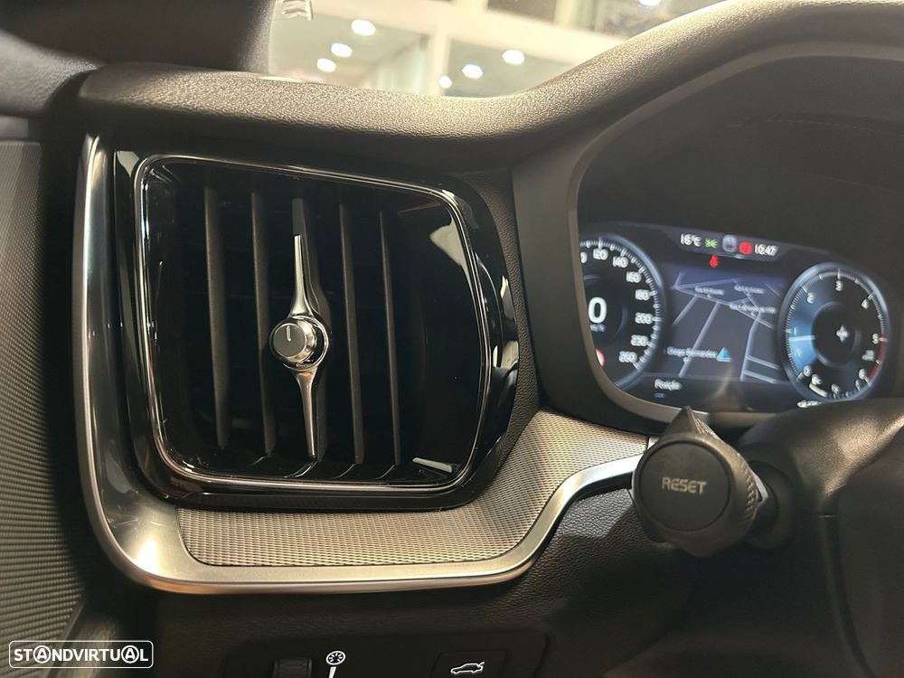 Volvo V60 2.0 D3 Inscription - 40