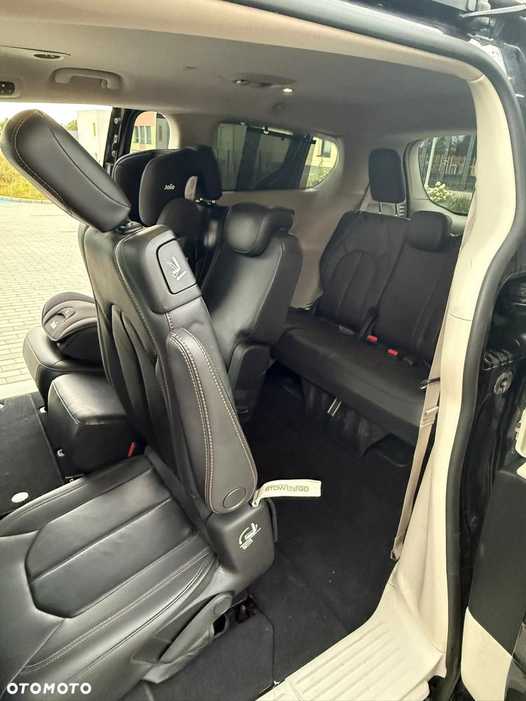 Chrysler Pacifica - 19