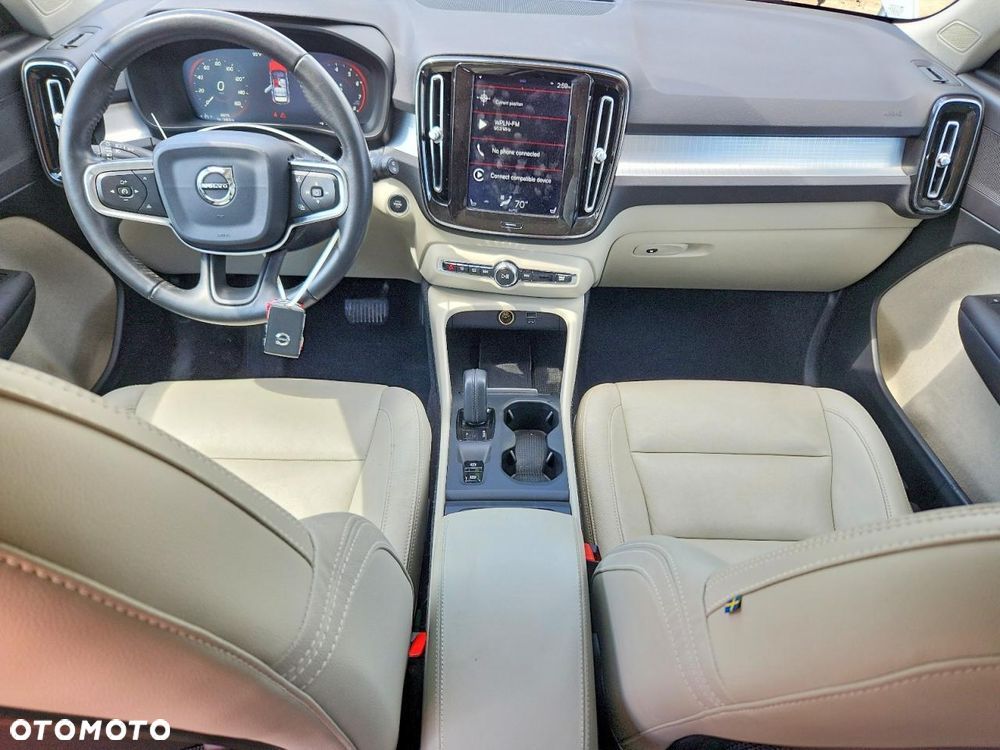 Volvo XC 40 T4 AWD Geartronic Momentum Pro - 9