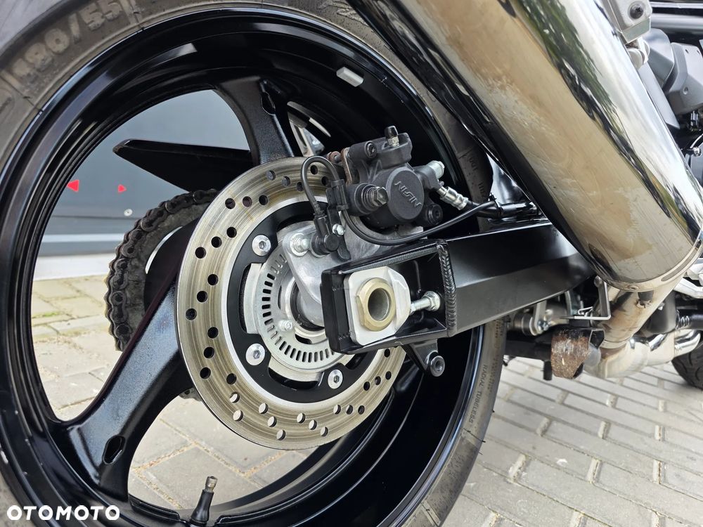 Suzuki GSX - 22