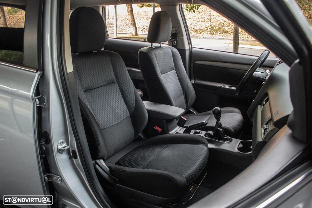 Mitsubishi Outlander 2.2 DI-D Instyle - 23