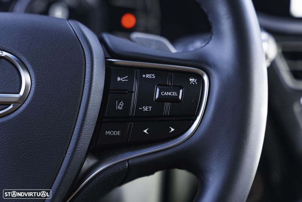 Lexus ES 300h Sport - 18