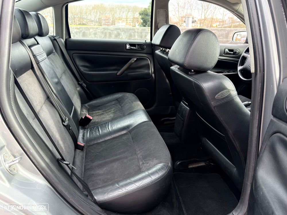 VW Passat 1.9 TDi Highline - 7