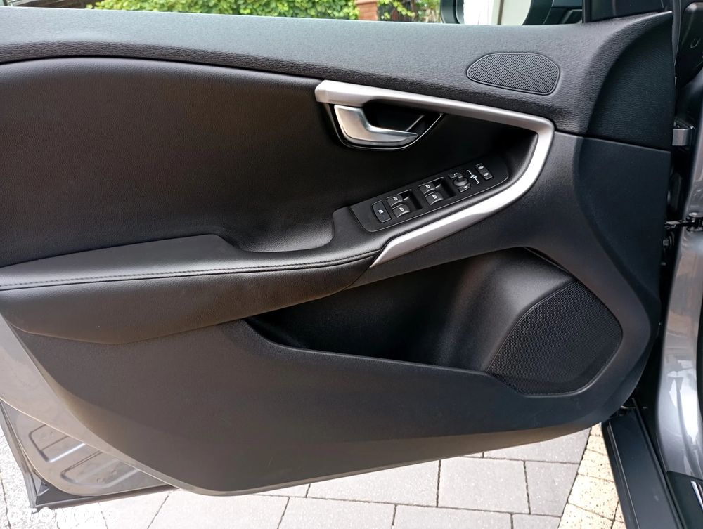 Volvo V40 D2 Momentum - 26