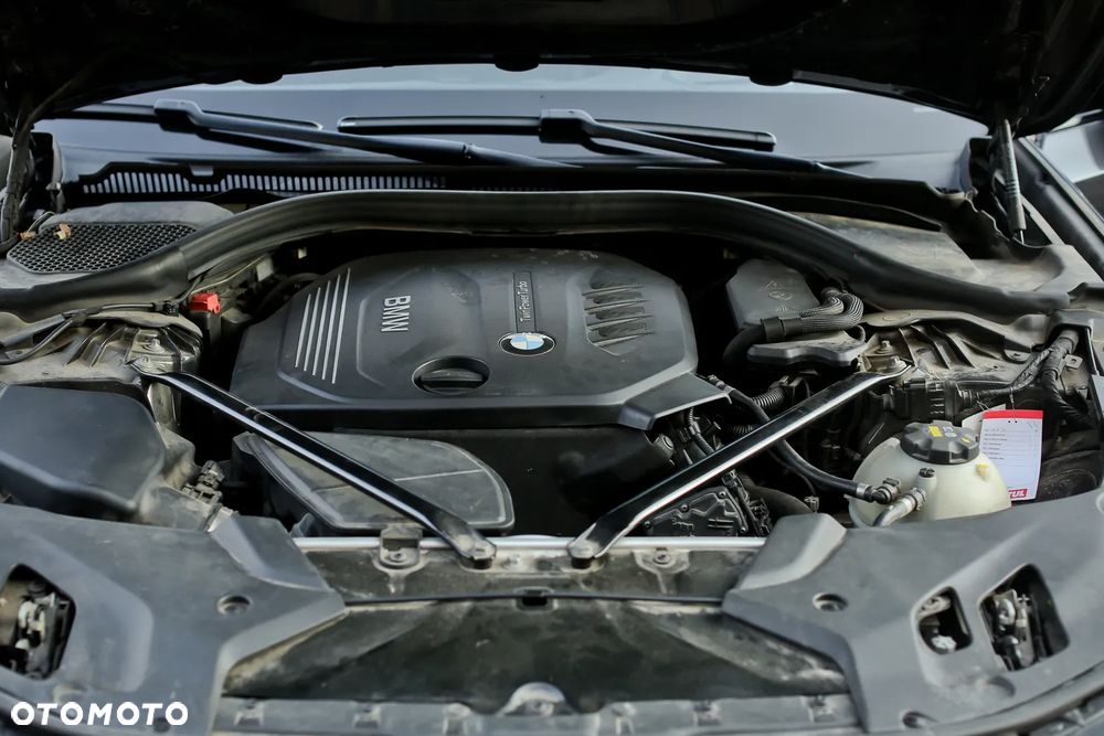 BMW Seria 5 520d Sport Line - 34