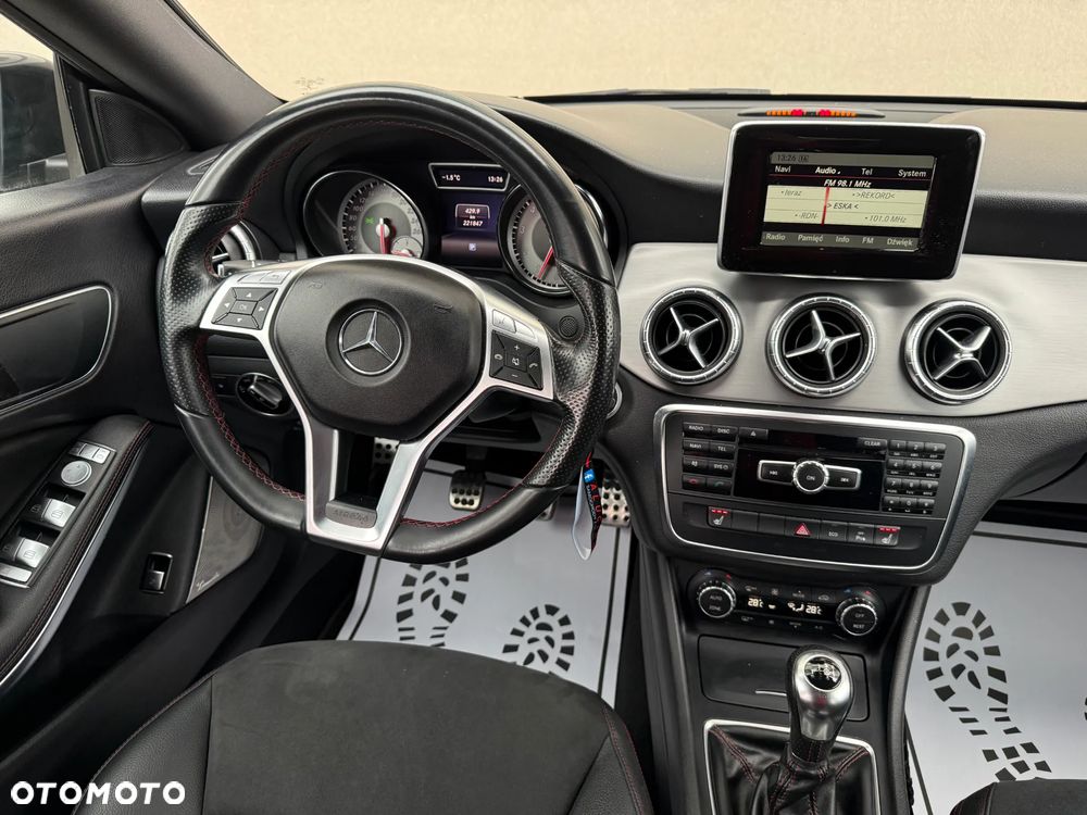 Mercedes-Benz CLA 200 AMG Line - 16