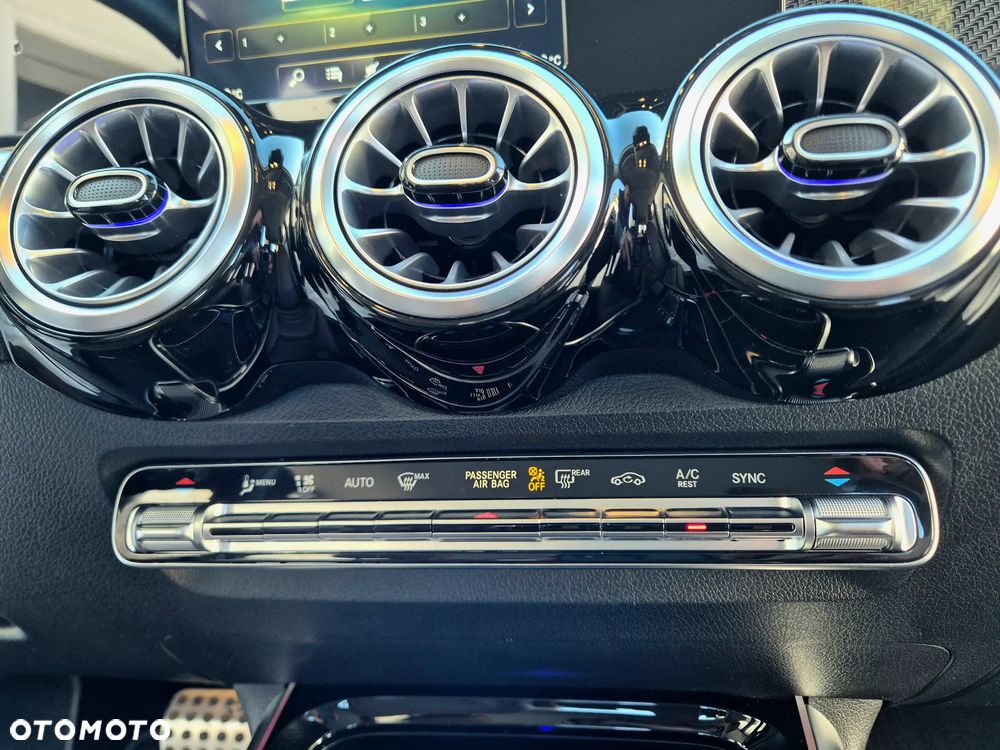 Mercedes-Benz GLB 220 d 4Matic 8G-DCT AMG Line - 23