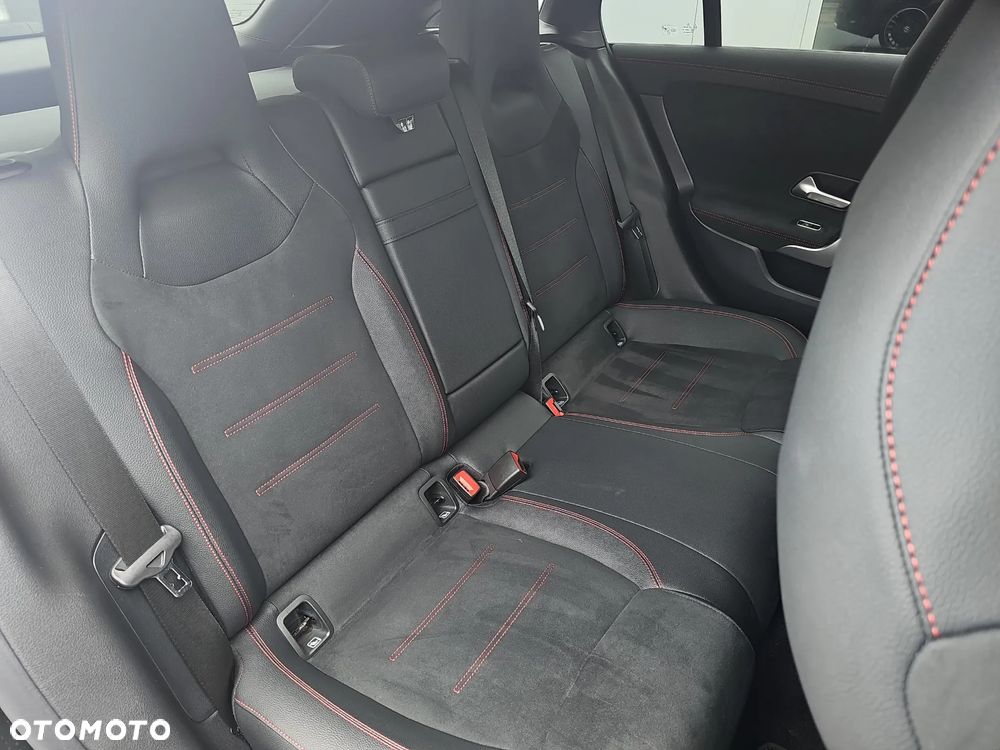 Mercedes-Benz CLA 200 AMG Line 7G-DCT - 12