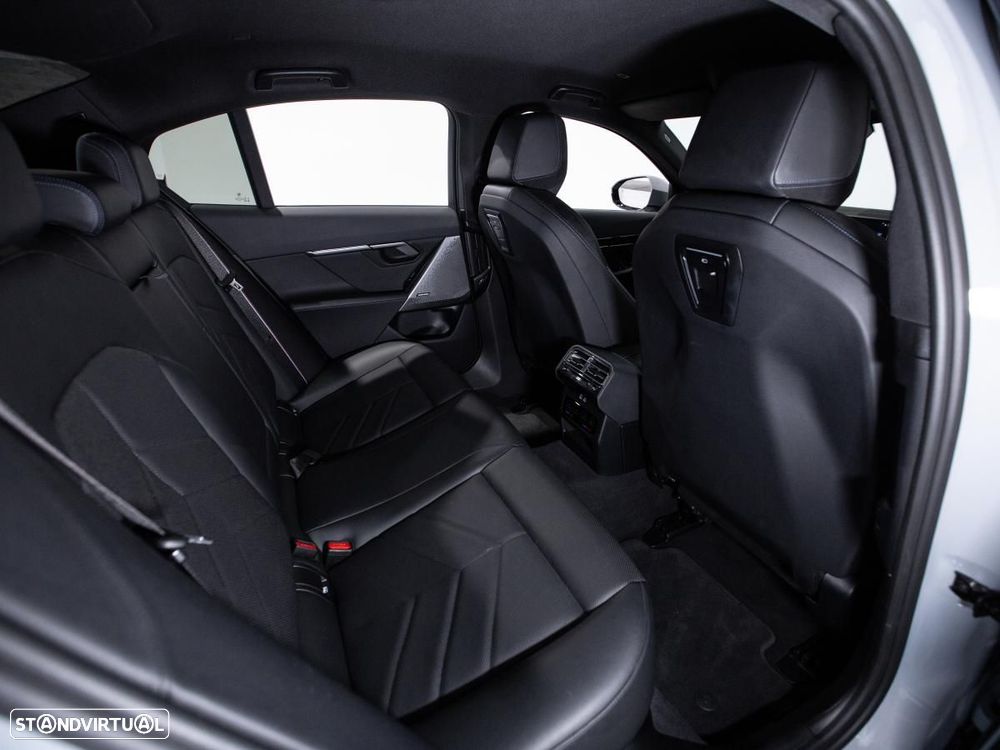 BMW 530 e Pack Desportivo M - 12