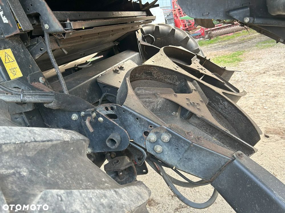 New Holland CR9070 - 9