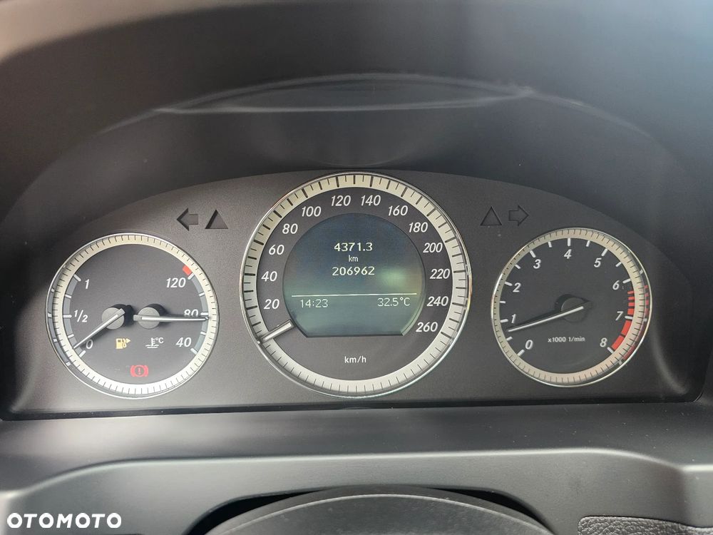 Mercedes-Benz Klasa C 180 Kompressor BlueEFFICIENCY - 30