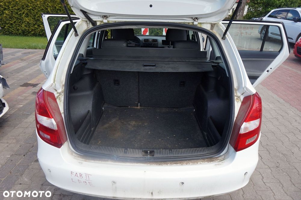 SKODA FABIA II 545 LIFT KOMBI 2011 LF9E 1.2 TSI CBZA 86KM MFX BIAŁY na części - 17