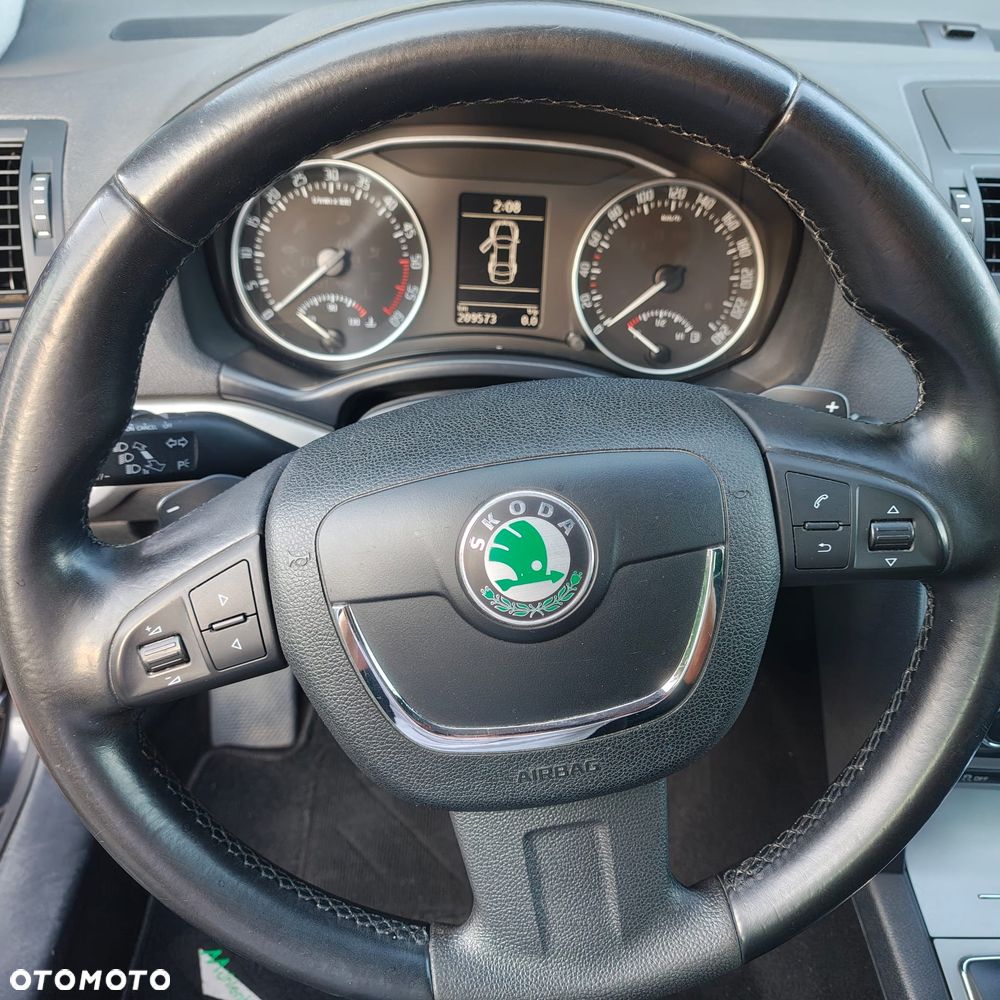 Skoda Octavia 2.0 TDI Elegance DSG - 9