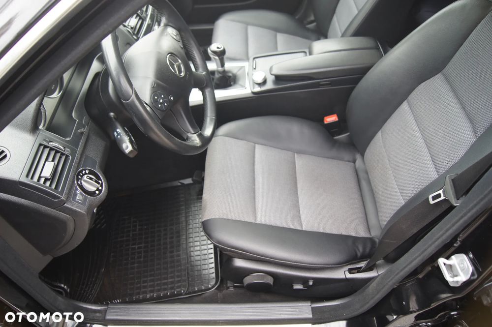 Mercedes-Benz Klasa C 180 Kompressor BlueEFFICIENCY Avantgarde - 9