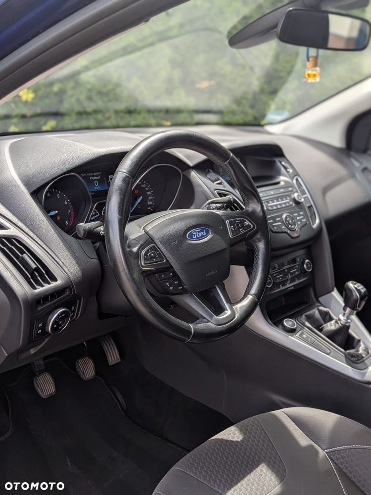 Ford Focus SW - 14