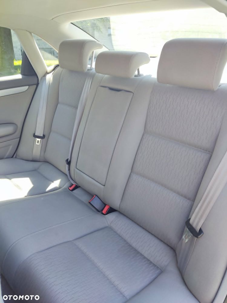Audi A4 Limousine - 8