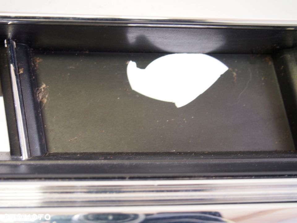 Volkswagen Touareg Atrapa grill 18r VW - 2