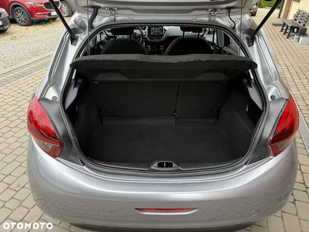 Peugeot 208 - 29