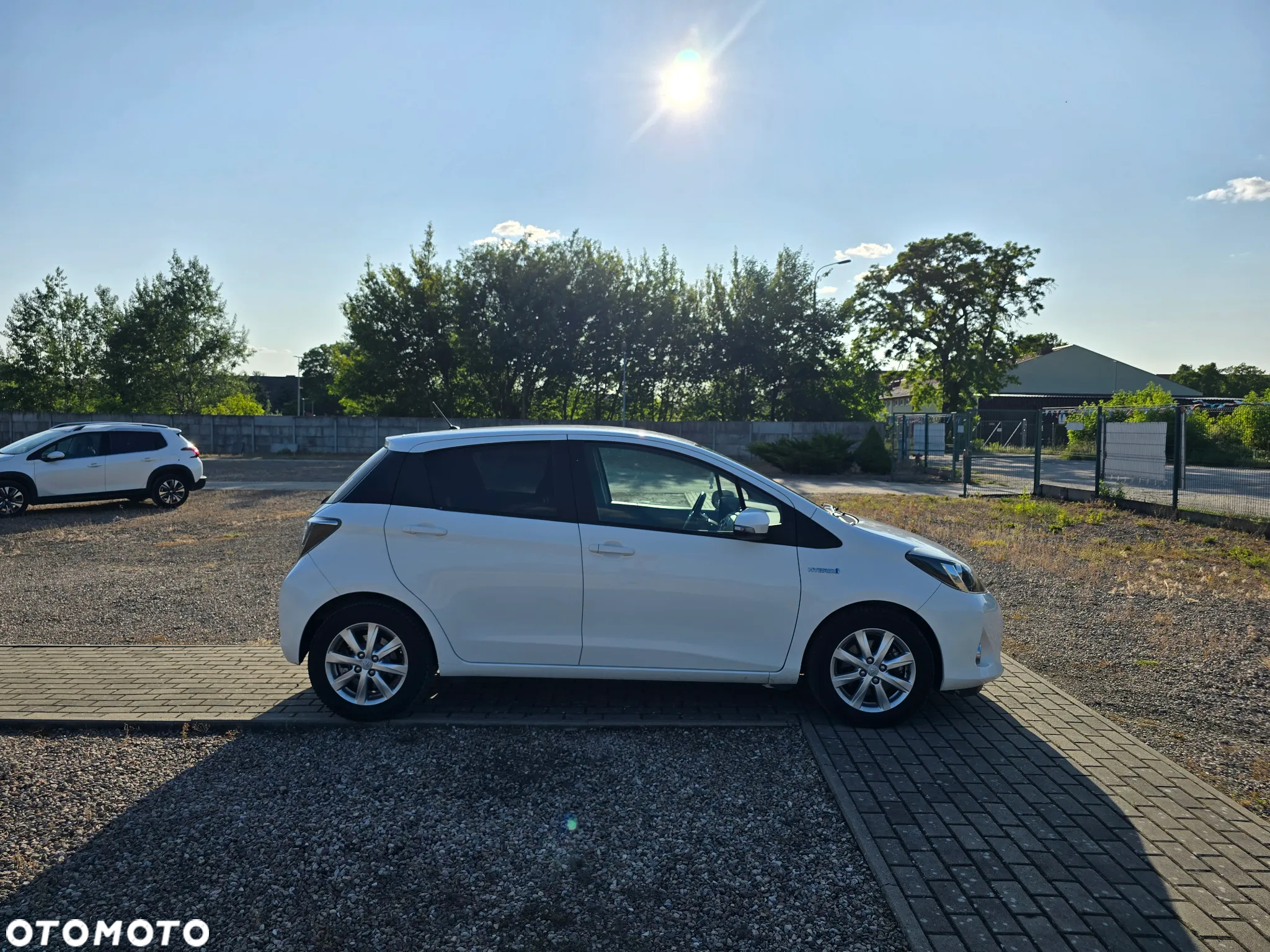 Toyota Yaris Hybrid 100 Premium - 5