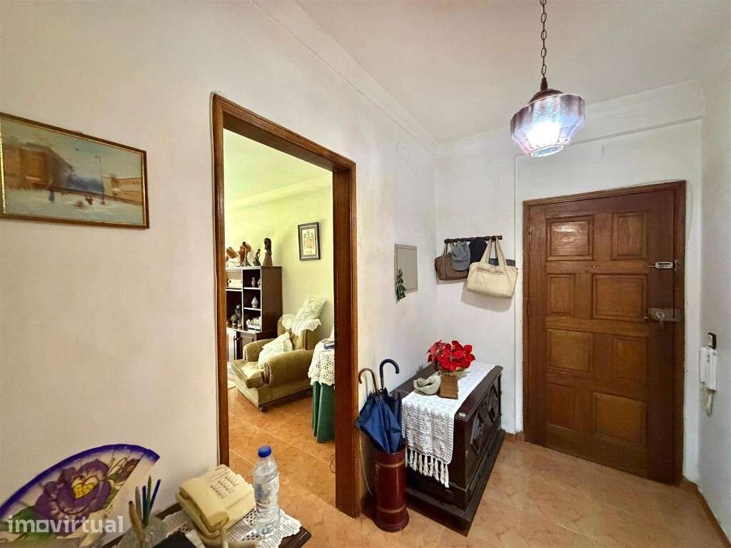Apartamneto T2 com garagem em zona de Santa Apolónia - Grande imagem: 2/11