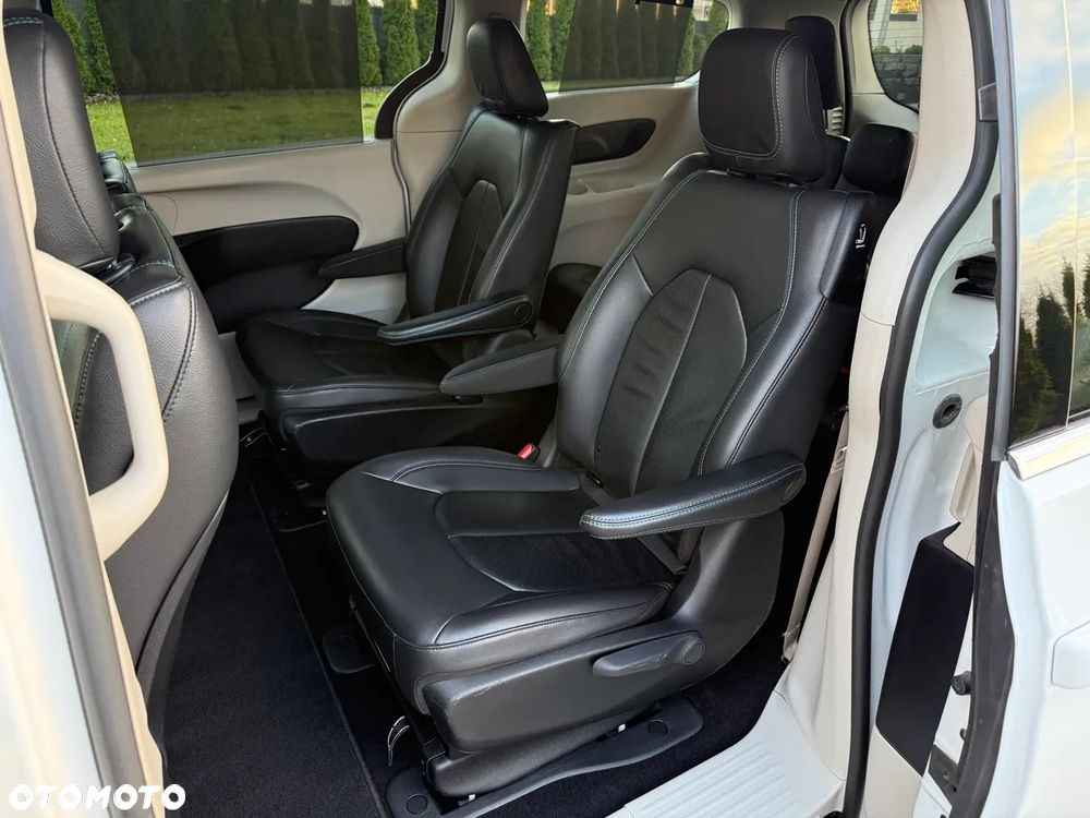 Chrysler Pacifica - 31