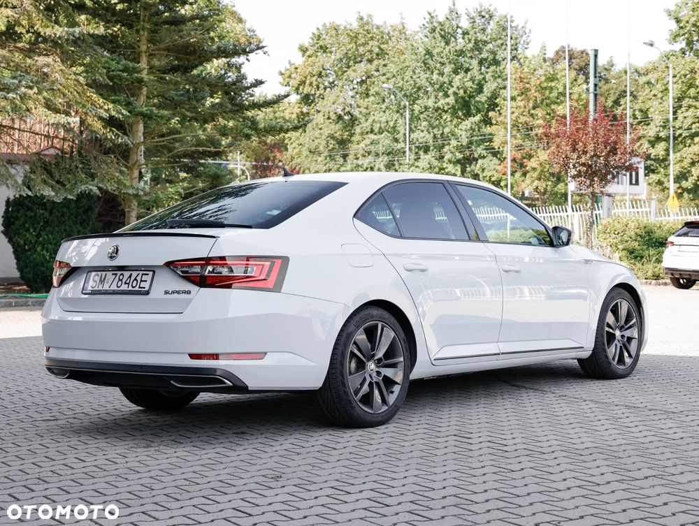 Skoda Superb 2.0 TDI Sportline DSG - 8