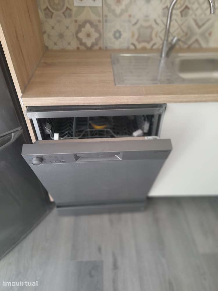 Apartamento T2 com varanda na Baixa da Banheira - Grande imagem: 3/39