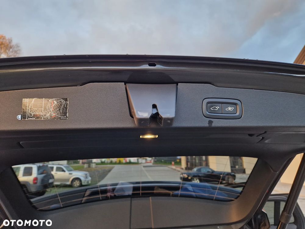 Volvo V60 D4 AWD R-Design - 21