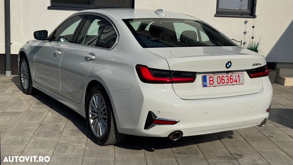 BMW Seria 3 330e Aut. Luxury Line - 7
