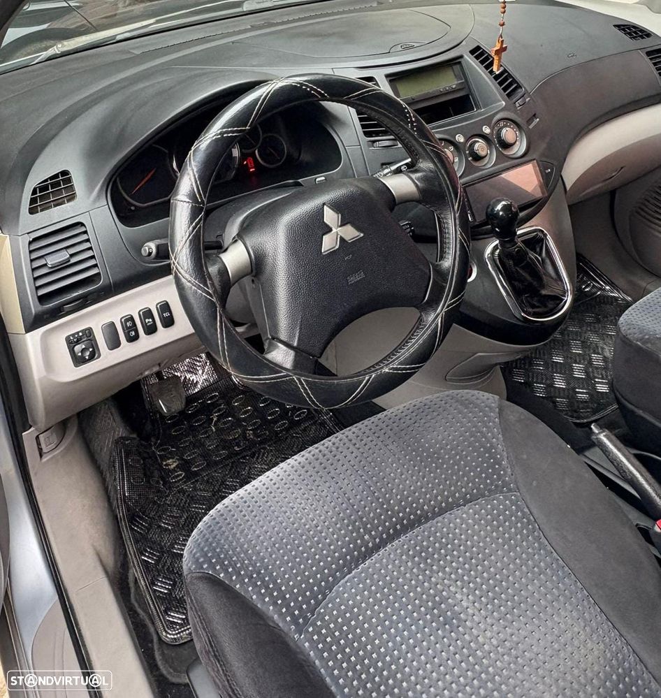 Mitsubishi Grandis - 5