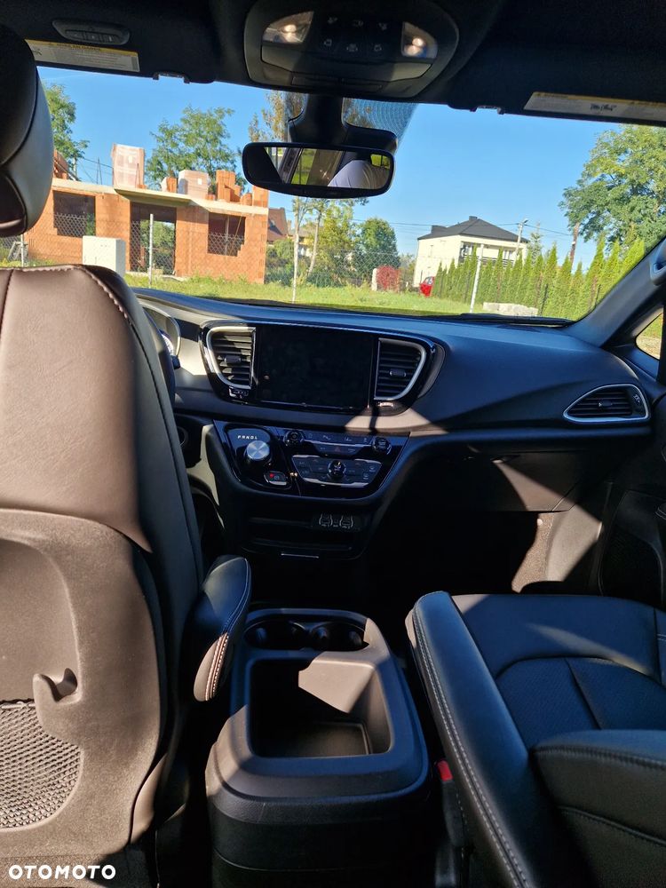 Chrysler Pacifica - 8