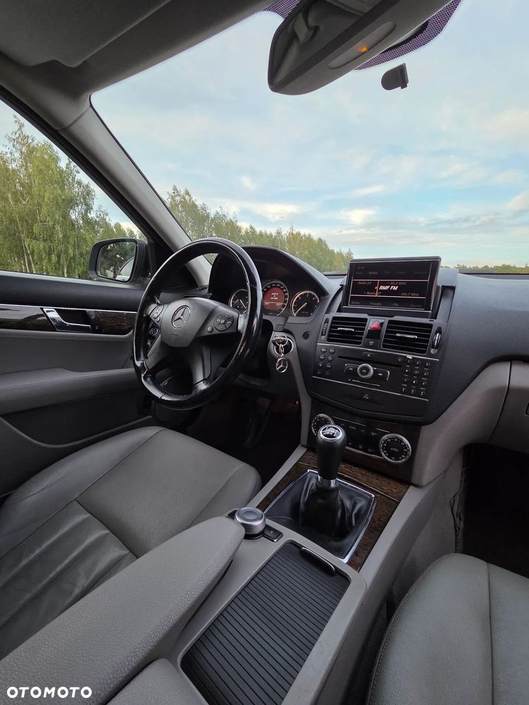 Mercedes-Benz Klasa C 220 CDI Elegance - 22