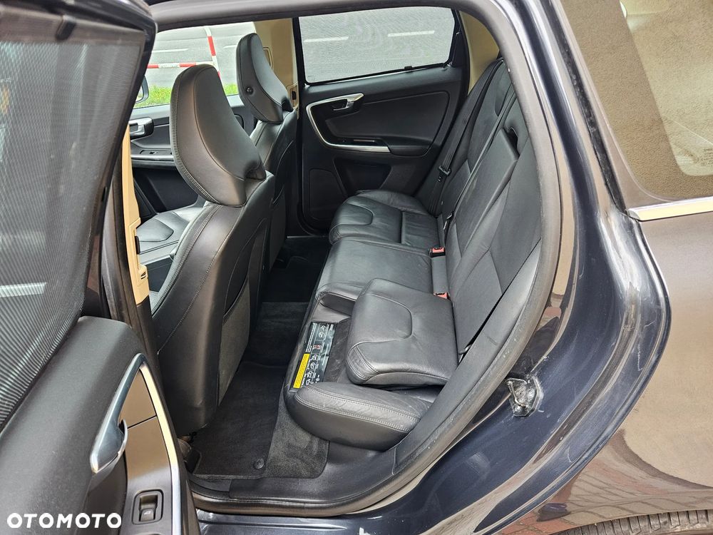 Volvo XC 60 D5 AWD Geartronic Summum - 16