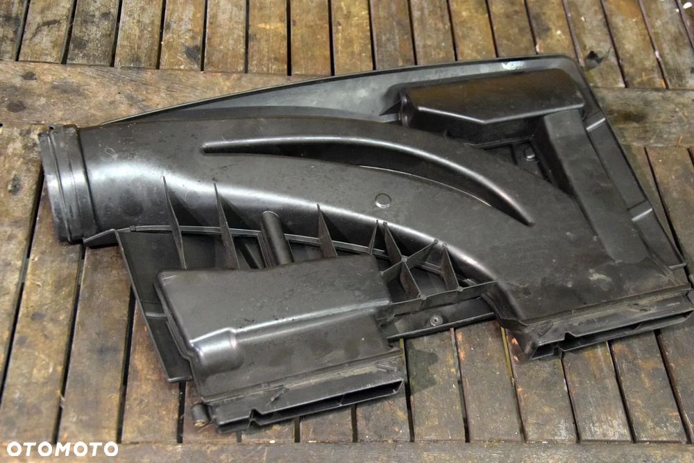 BMW E90 E91 Wlot kierownica powietrza w pas przedni 7560918 - 2