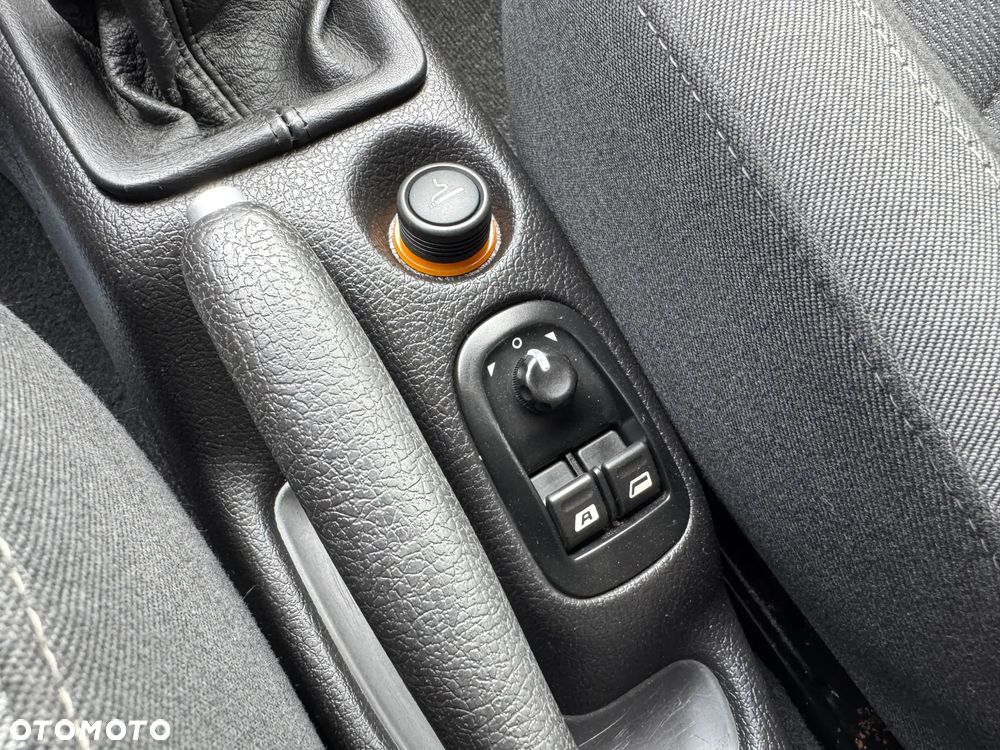 Peugeot 206 110 JBL - 26